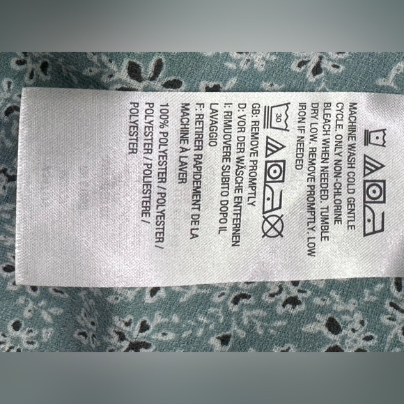 🌼LOGO by Lori Goldstein Colorblock Ditsy Floral Button Down Ruffle Top🌼 - Picture 6 of 7